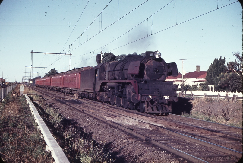 102423: Yarraville 6:05pm Geelong Passenger R 706