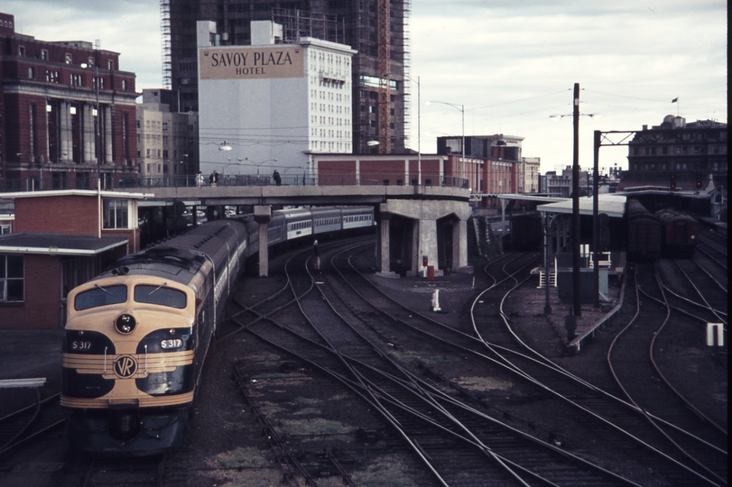 112295: Spencer Street S 317 shunting cars for Southern Aurora