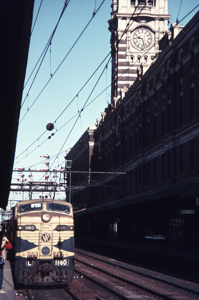 112298: Flinders Street Down SPCC Vintage Train L 1160