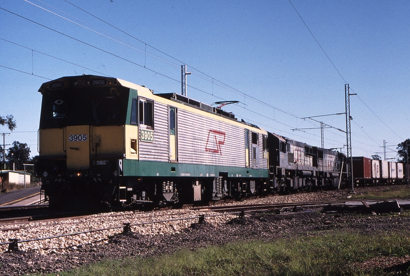 120146: Yandina Up Freight from Rockhampton 3905 2201 2505