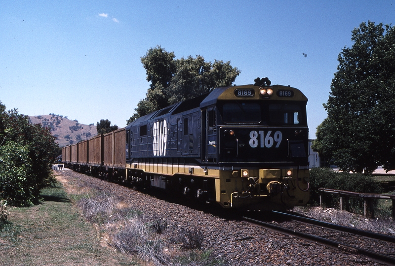 121994: Wodonga 9823 BY4 Up Steel Train 8169