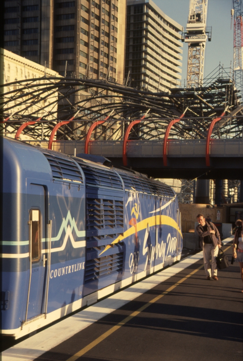130205: Spencer Street Platform 1 Day XPT from Sydney XP 2000 leading