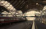 130667: Southern Cross Platform 2 Dual gauge track viewed from end of track