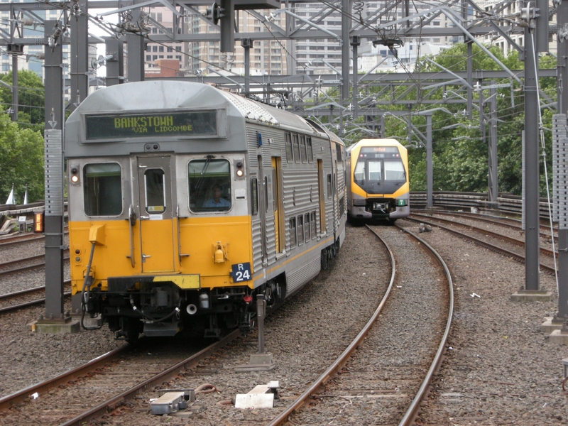 135634: Sydney Central Up Suburban 8-car Double Deck Central