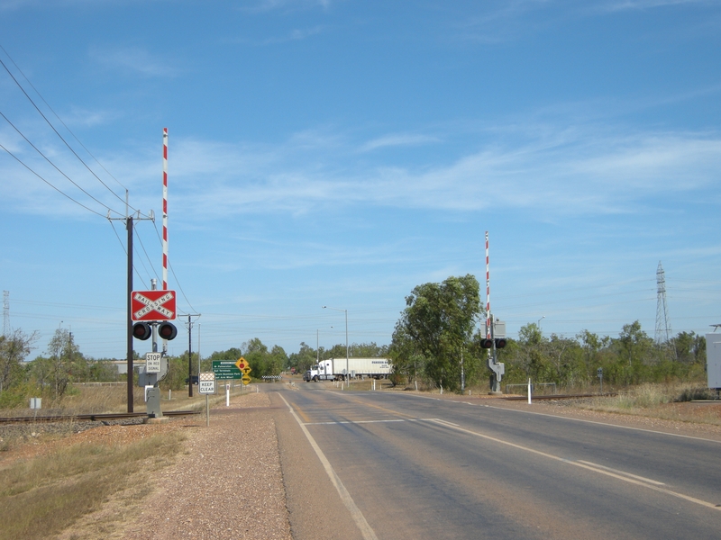 137057: Thorak Road Level Crossing 2747 921 km Looking from East to West across line