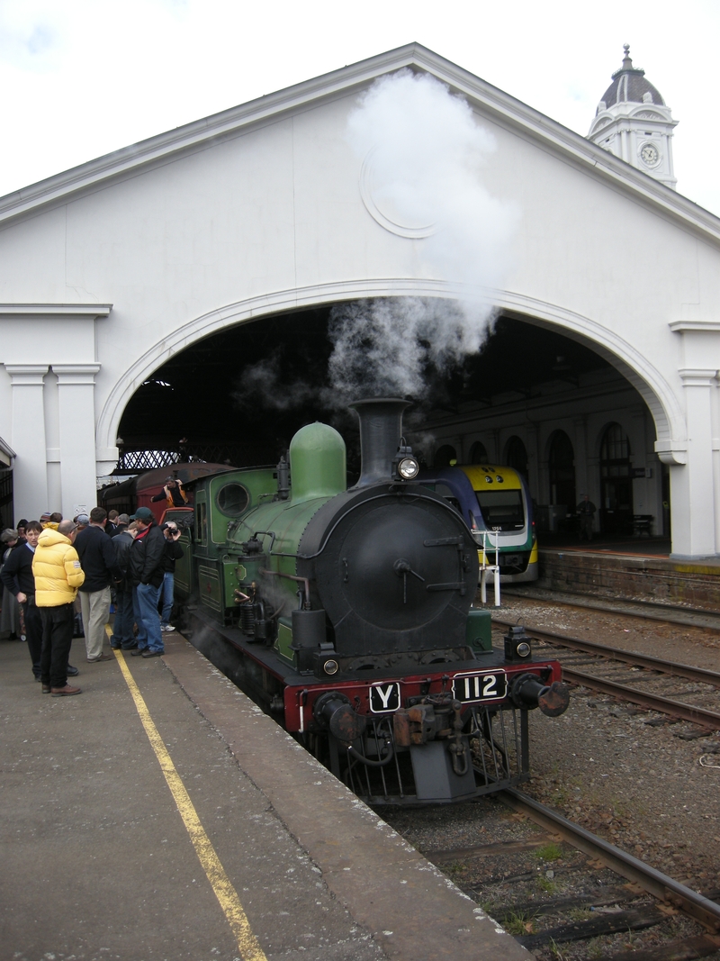 137198: Ballarat Down Special Passenger to Sulky Loop Y 112 leading