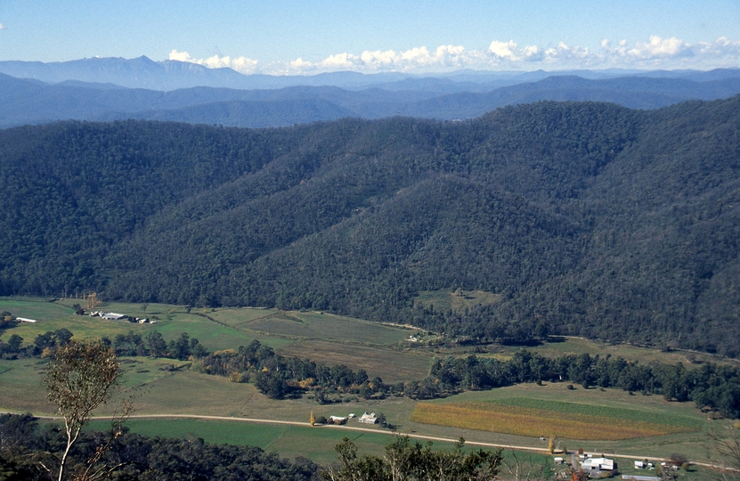 401034: Powers' Lookout Victoria looking East